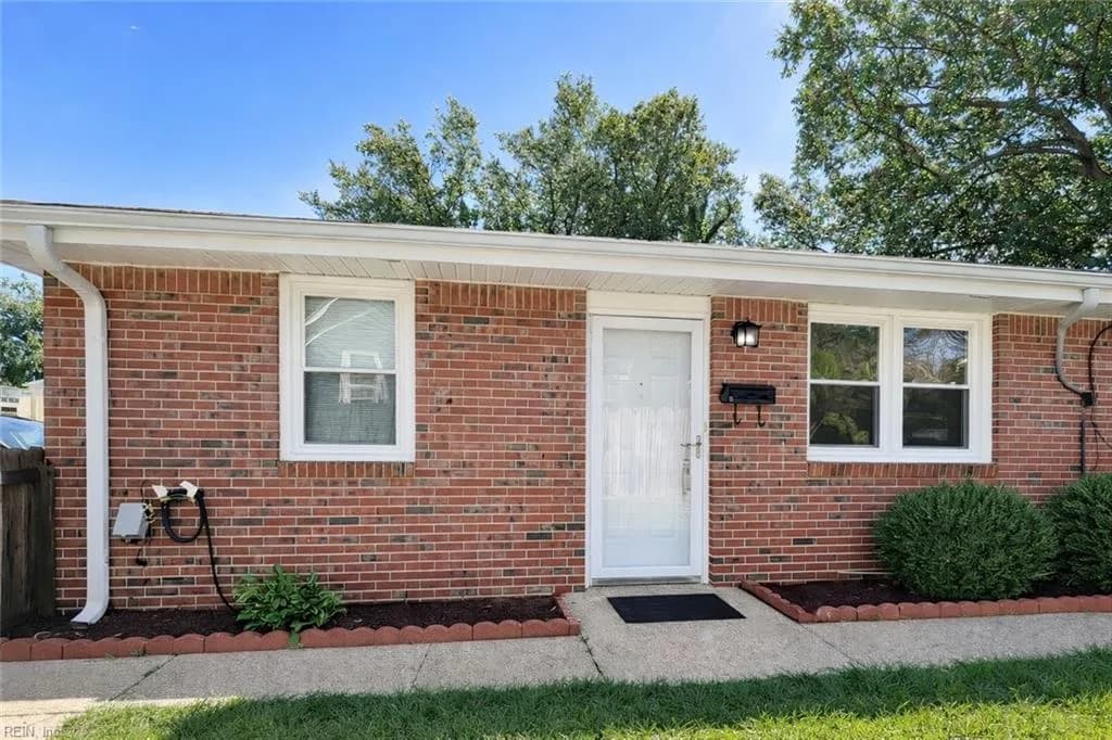 1121 Modoc AVE #A, NORFOLK VA 23503 - Main photo