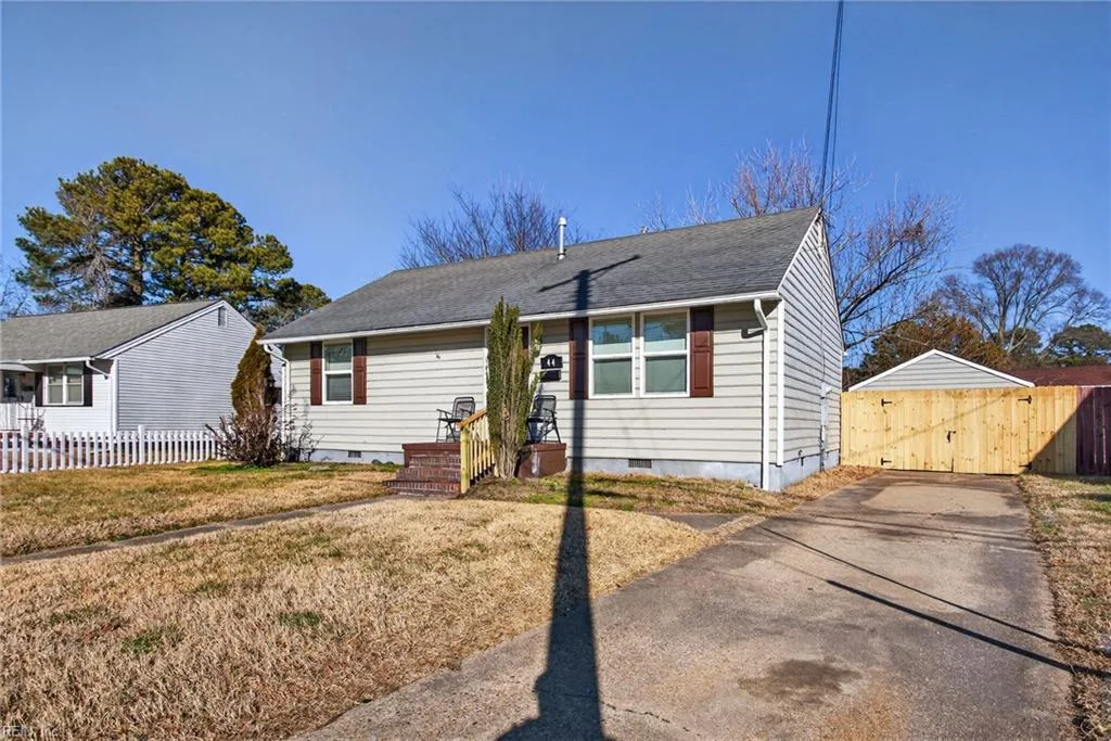 44 Newby DR, Hampton — 3 bed Residential, 1,000 sqft