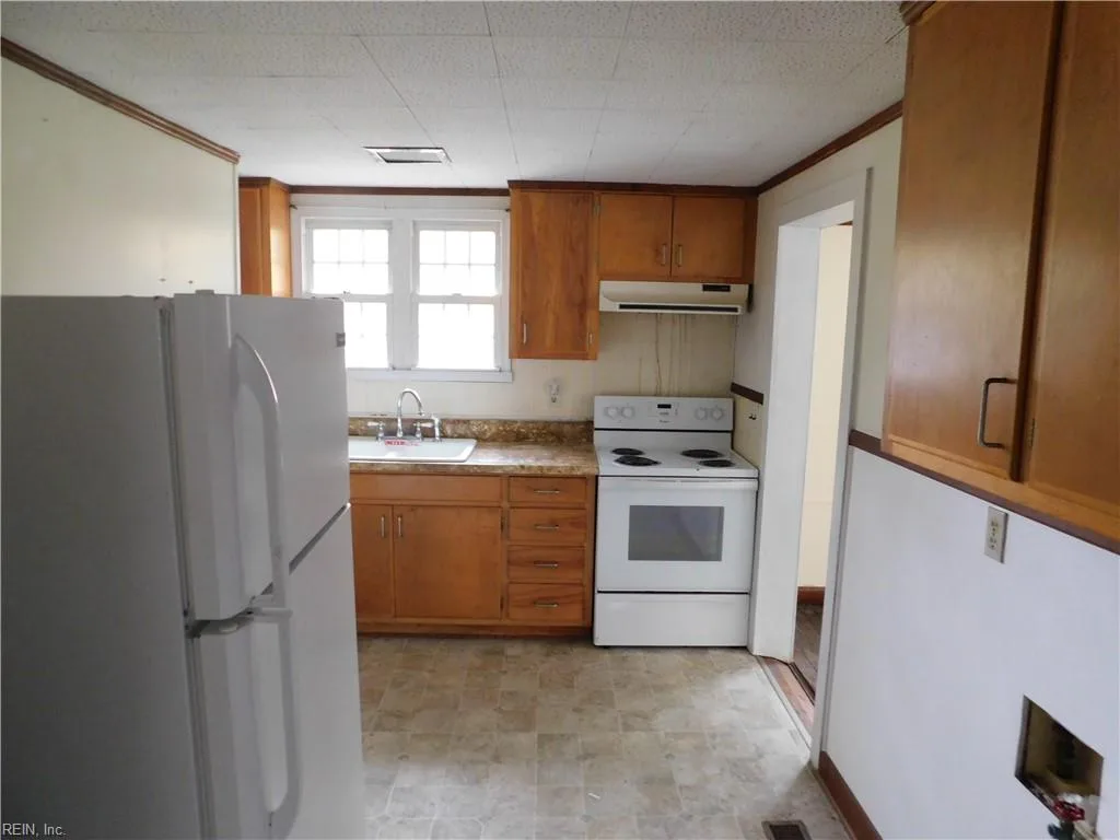 8501 Wrenns Mill RD, SMITHFIELD VA 23430 - Photo 5