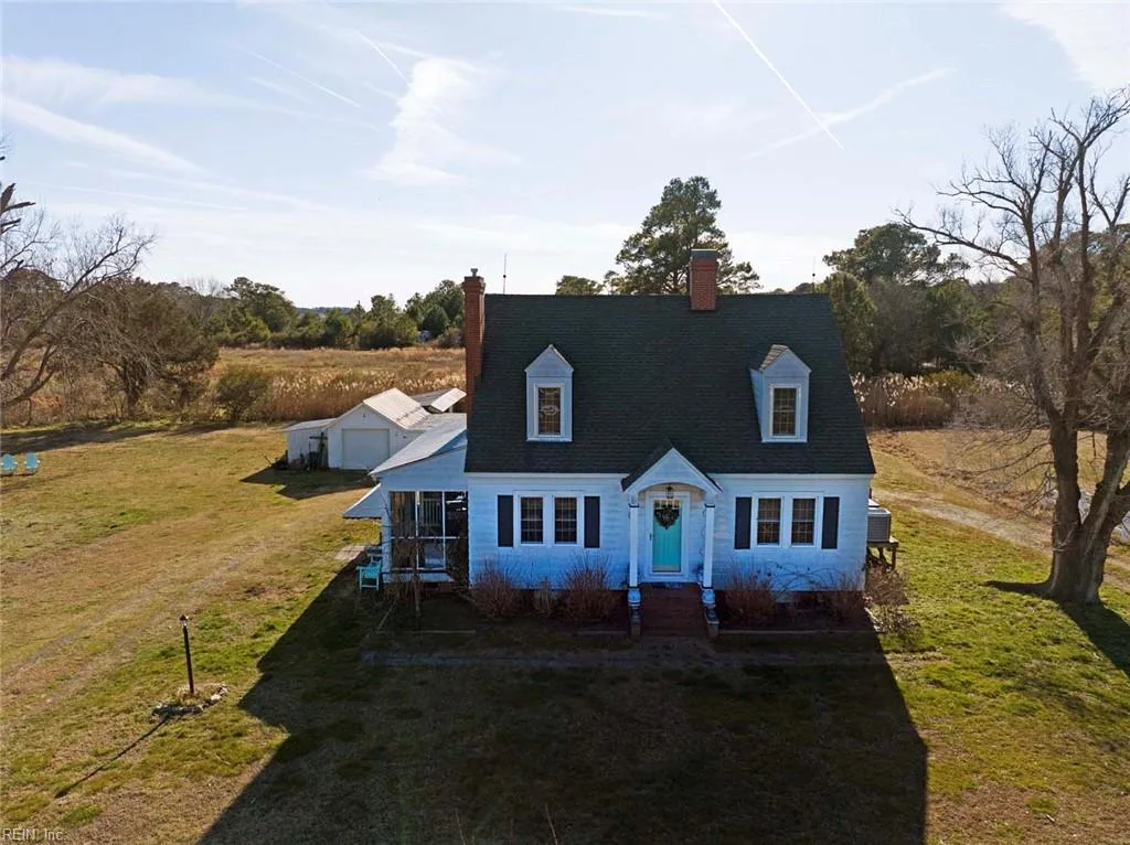 590 Sand Bank RD, PORTHAYWOOD VA 23138