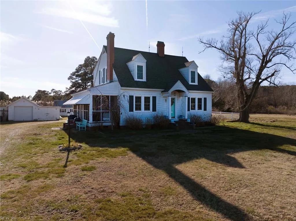 590 Sand Bank RD, PORTHAYWOOD VA 23138 - Photo 4