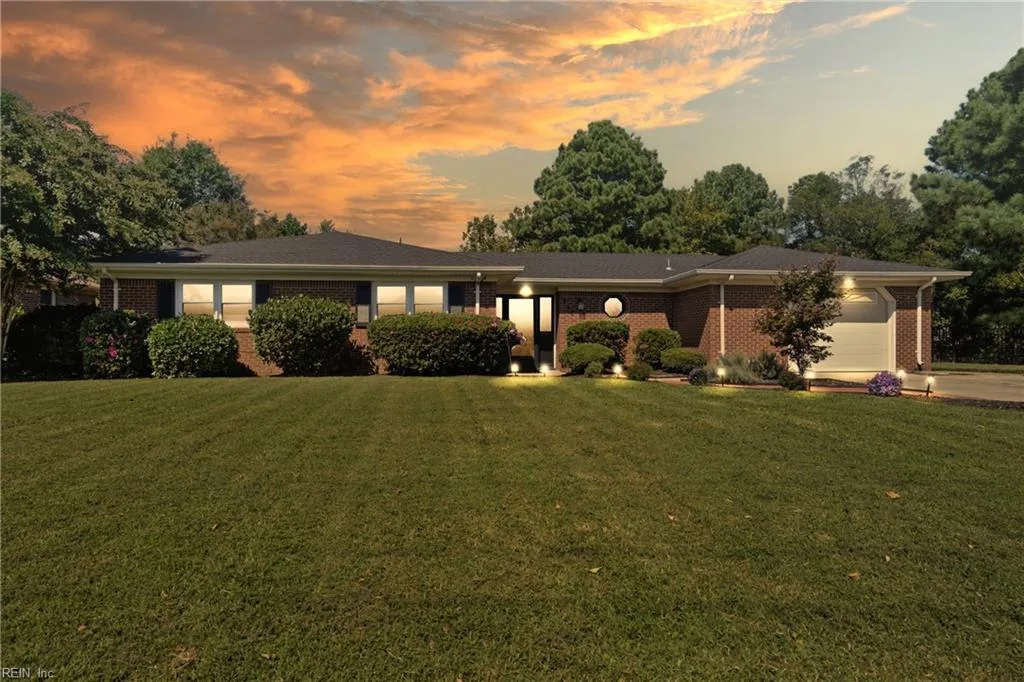 948 W Ferry Plantation RD, Virginia Beach — 3 bed Residential, 2,211 sqft
