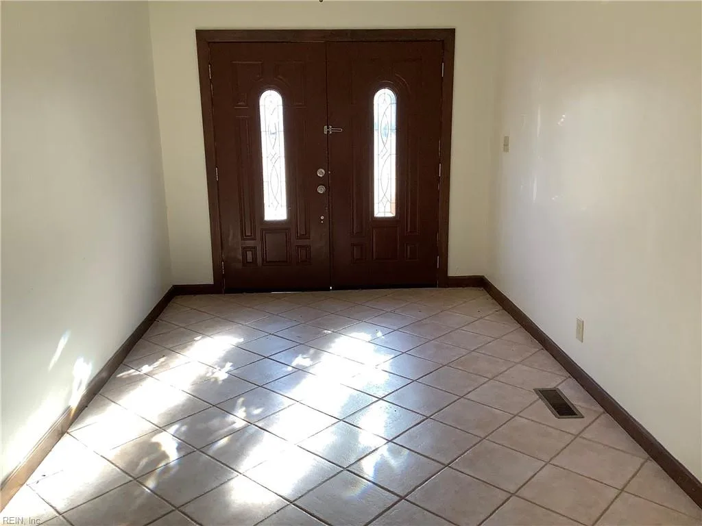 2200 Windward Shore DR, VIRGINIABEACH VA 23451 - Photo 3