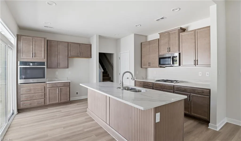 1301 Regal RD #D, SUFFOLK VA 23434 - Photo 5