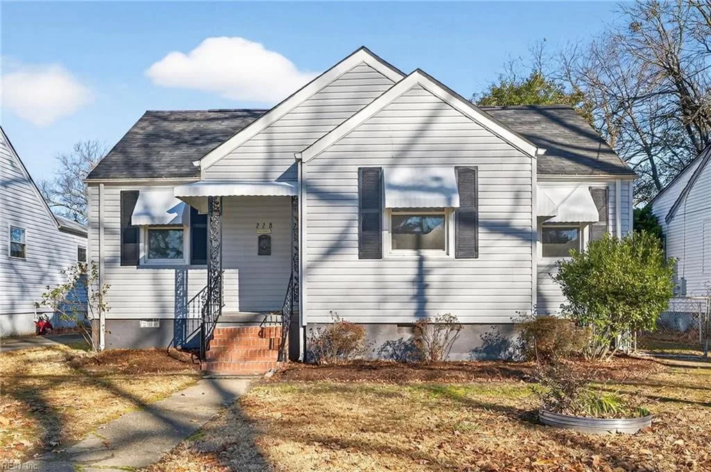 228 E Westmont AVE, Norfolk — 3 bed Residential, 940 sqft
