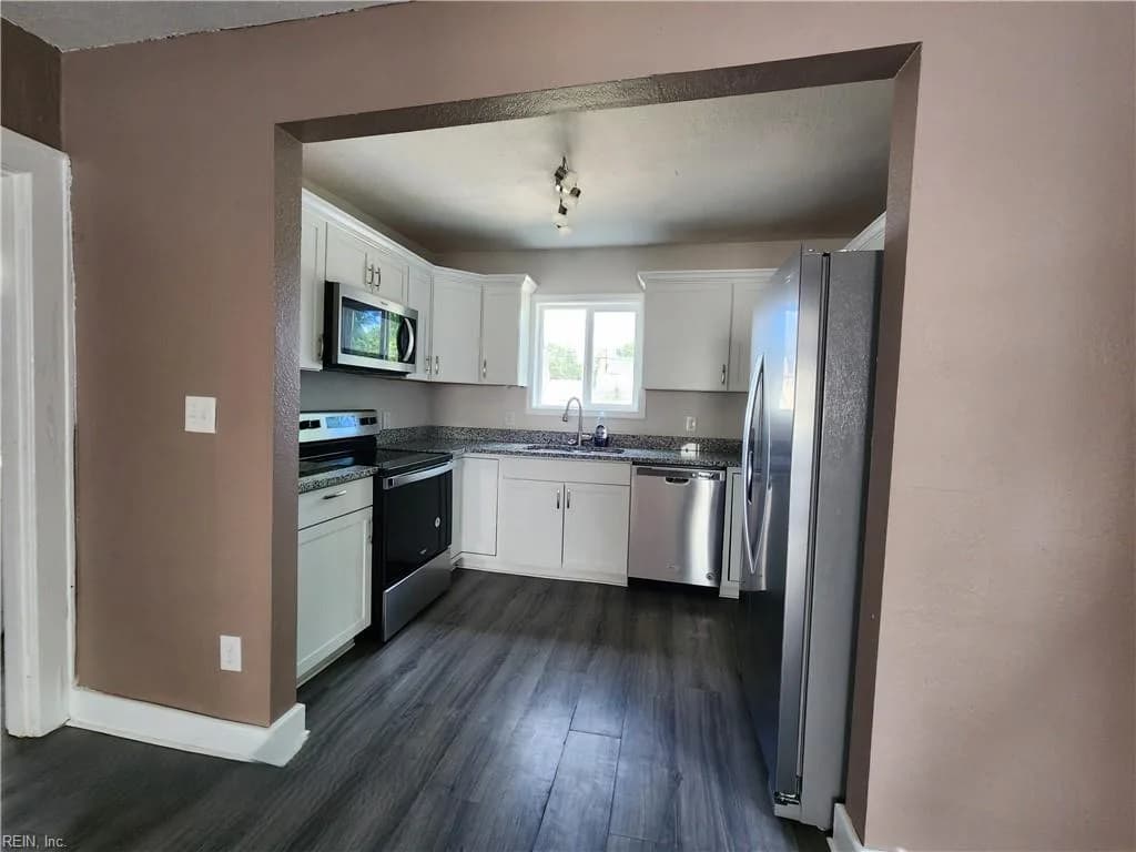 222 Wythe PW, HAMPTON VA 23661 - Photo 5