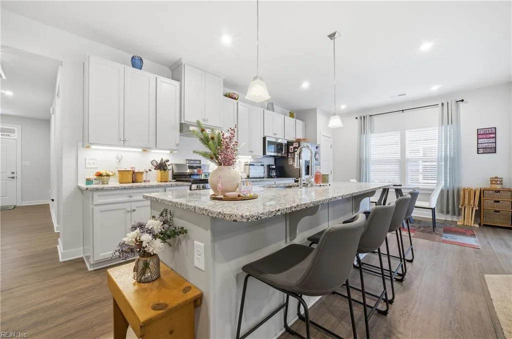 2104 Mainsail DR, CARROLLTON VA 23314