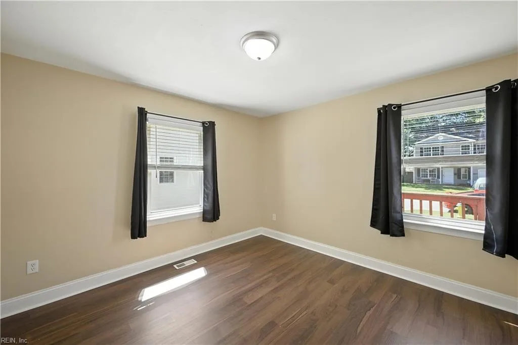 2826 Lens AVE, NORFOLK VA 23509 - Photo 5