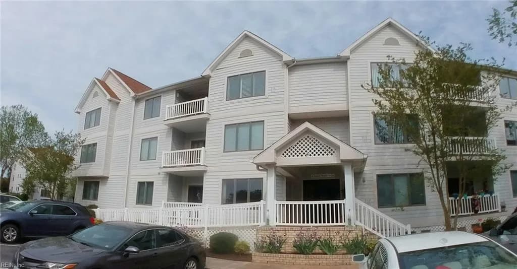 4 Harbor Watch DR #516, CHESAPEAKE VA 23320 - Main photo