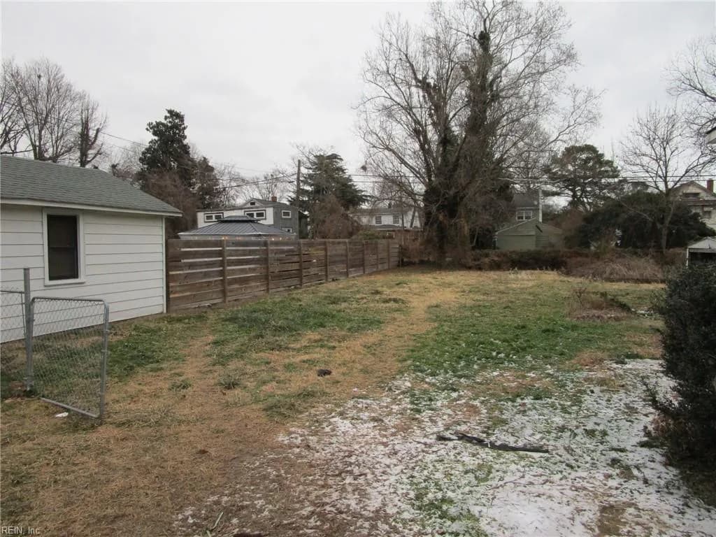 138 Hampton Roads AVE, HAMPTON VA 23661 - Photo 5