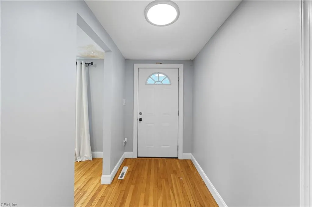 611 Delaware AVE, HAMPTON VA 23661 - Photo 5