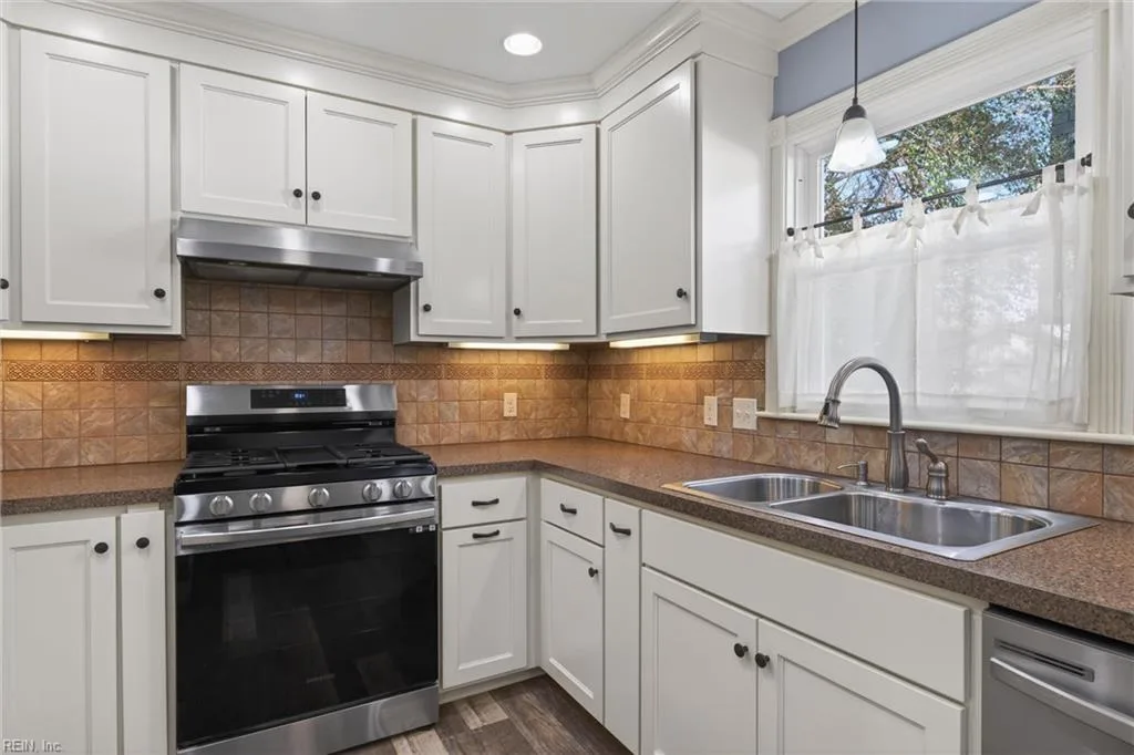 1386 Sunset DR, NORFOLK VA 23503 - Main photo