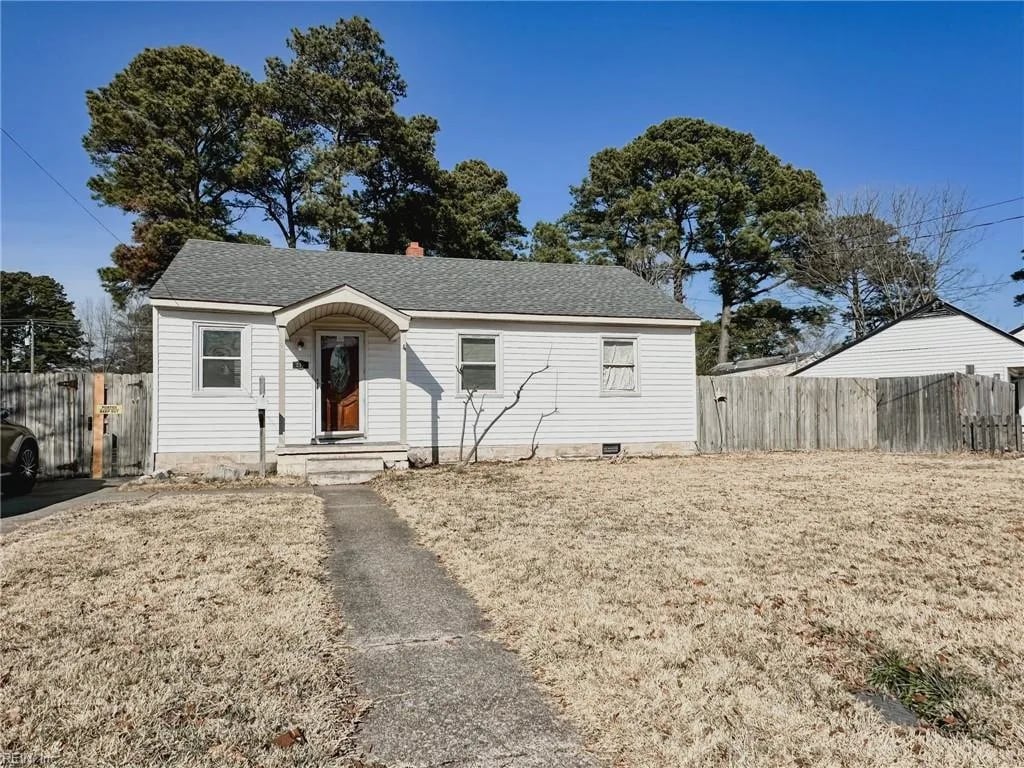 218 Castlewood RD, Portsmouth — 3 bed Residential, 864 sqft