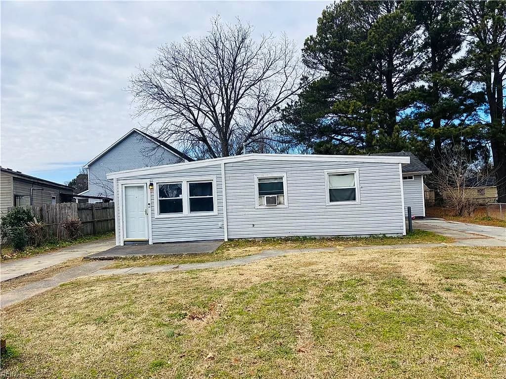 604 Amick RD, CHESAPEAKE VA 23325 - Main photo
