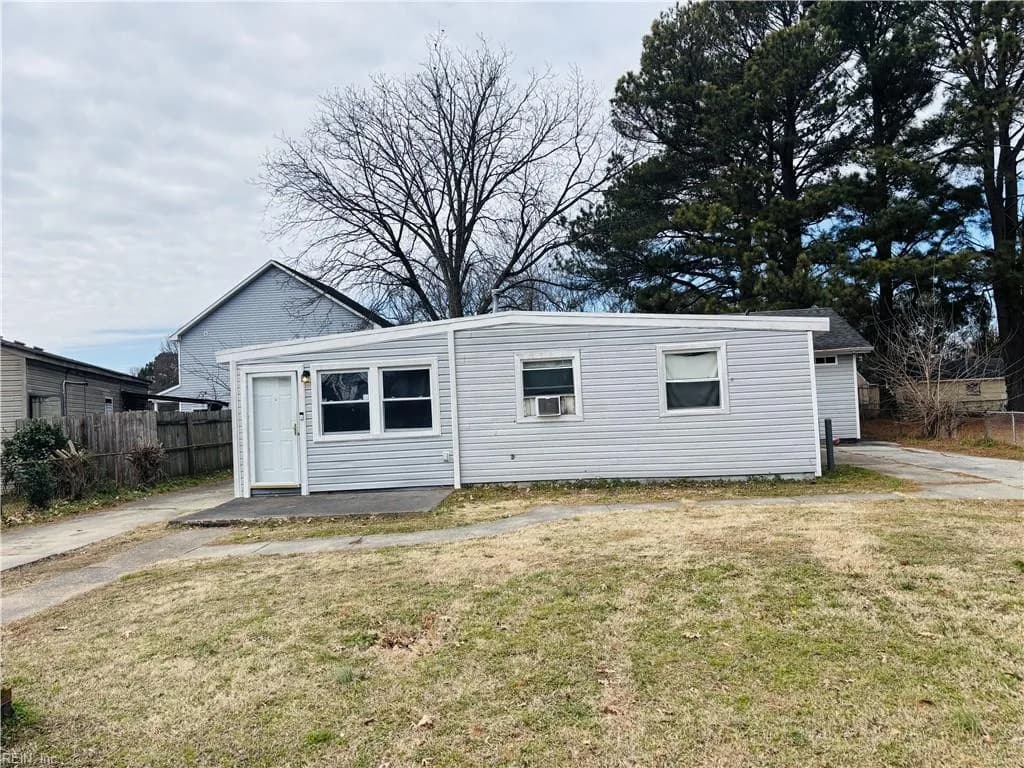 604 Amick RD, CHESAPEAKE VA 23325 - Main photo