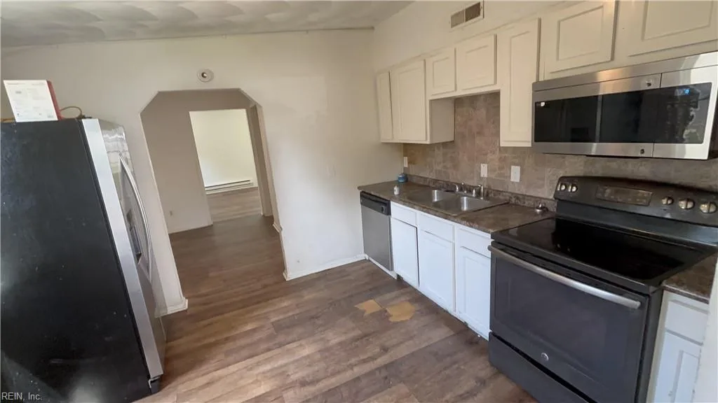 604 Amick RD, CHESAPEAKE VA 23325 - Photo 4