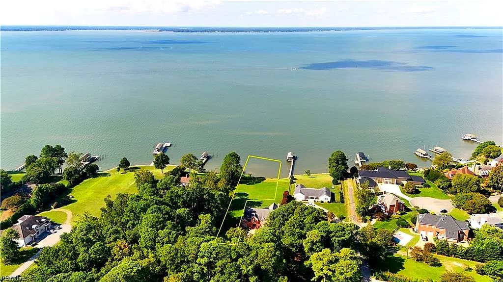 605 Blount Point RD, NEWPORT NEWS VA 23606 - Photo 3