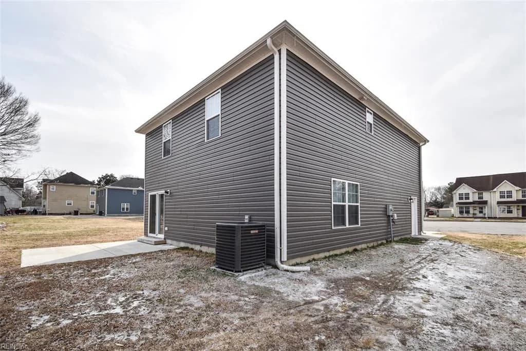132 Langston CT, FRANKLIN VA 23851 - Photo 4