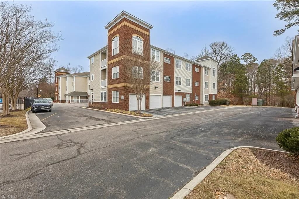 522 Knolls DR #308, NEWPORTNEWS VA 23602
