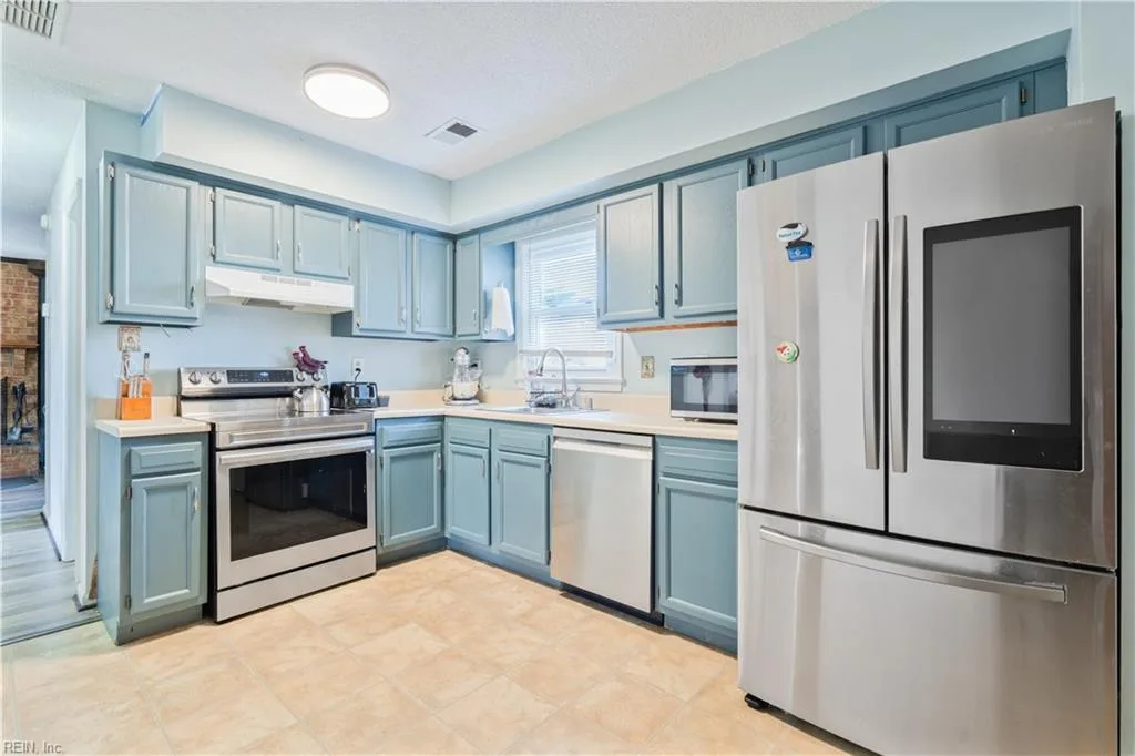 5876 Beechwalk DR, Virginia Beach — 4 bed Residential, 1,736 sqft