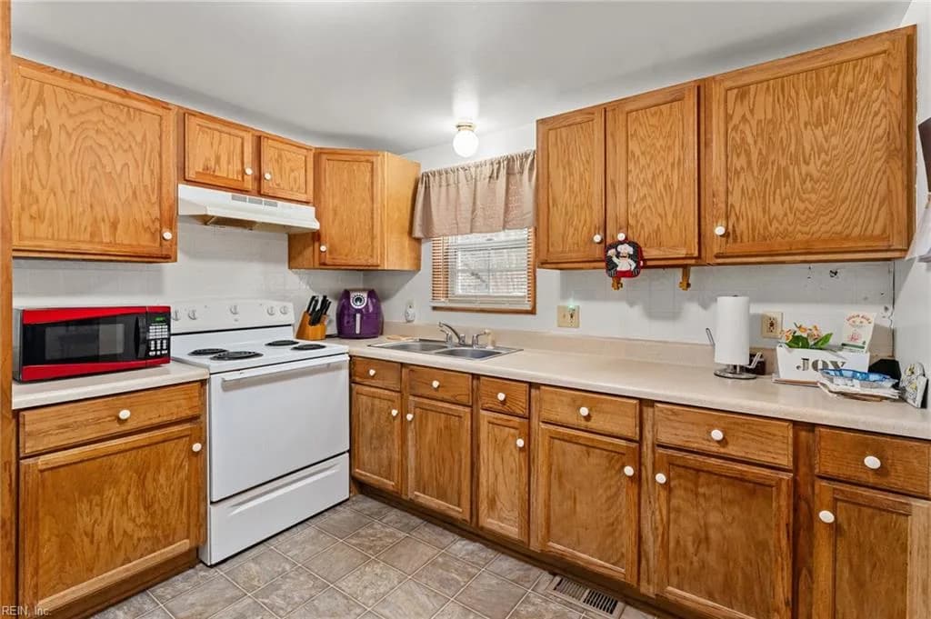 301 Osprey RD, CARDINAL VA 23025 - Photo 4