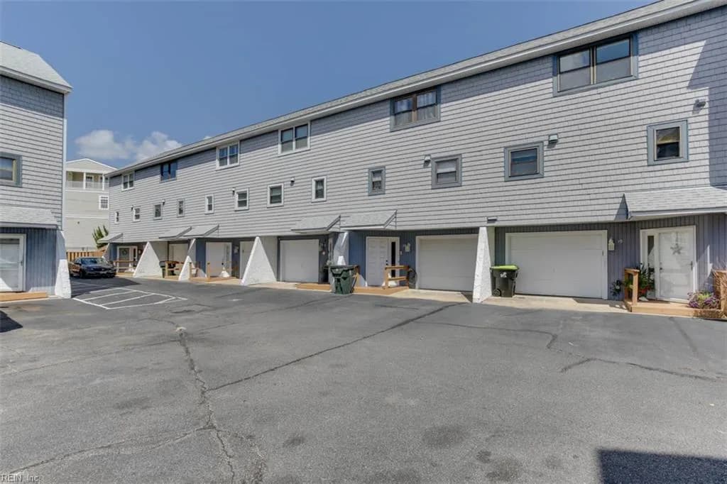 2100 E Ocean View AVE #22, NORFOLK VA 23518 - Photo 2