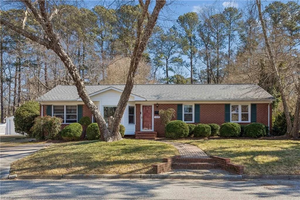 112 Hermitage RD, NEWPORTNEWS VA 23606 - Main photo