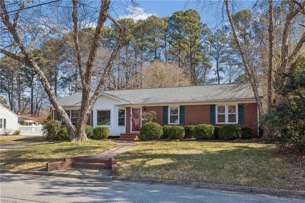 112 Hermitage RD, NEWPORTNEWS VA 23606 - Photo 3