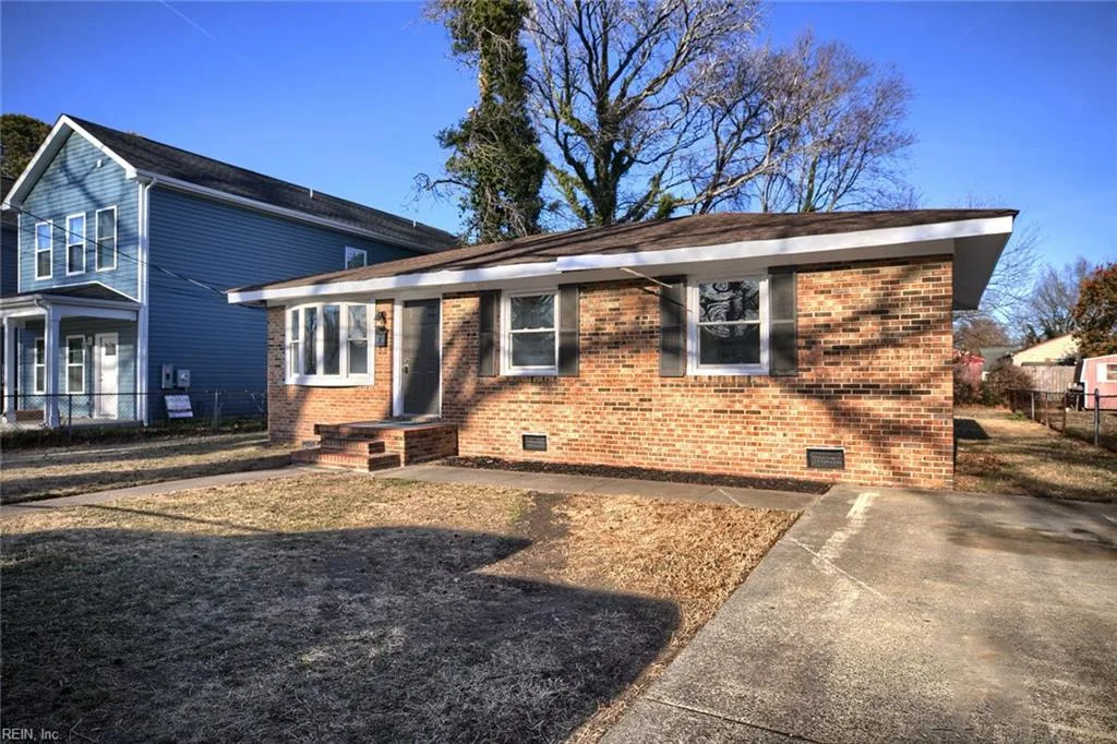 816 Smith ST, Hampton — 3 bed Residential, 951 sqft