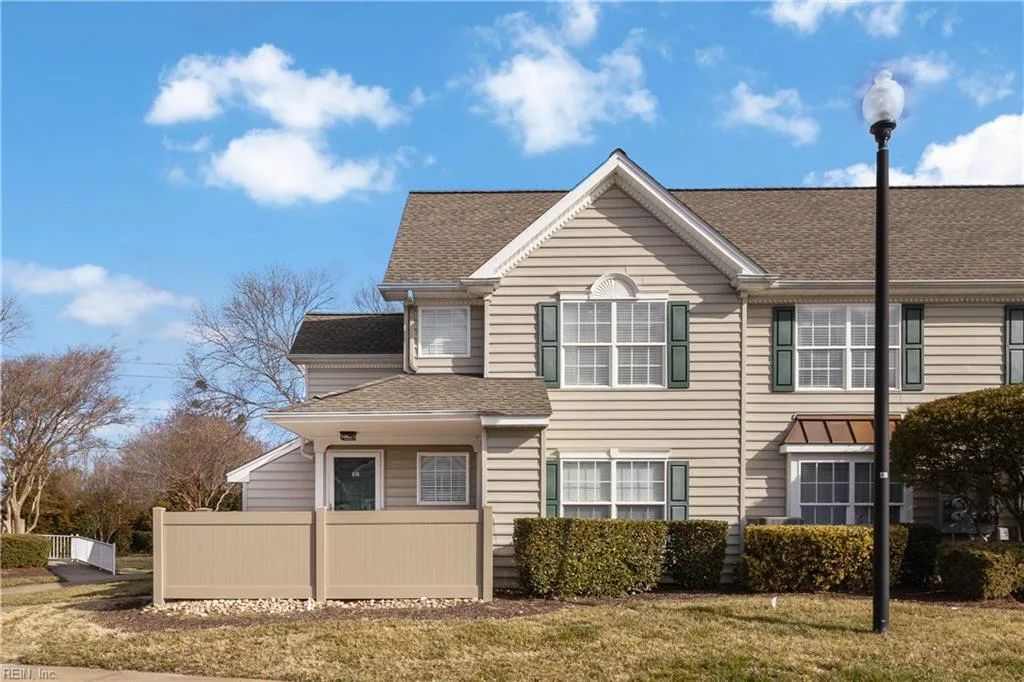 810 Lakeside DR, Suffolk — 2 bed Residential, 1,306 sqft