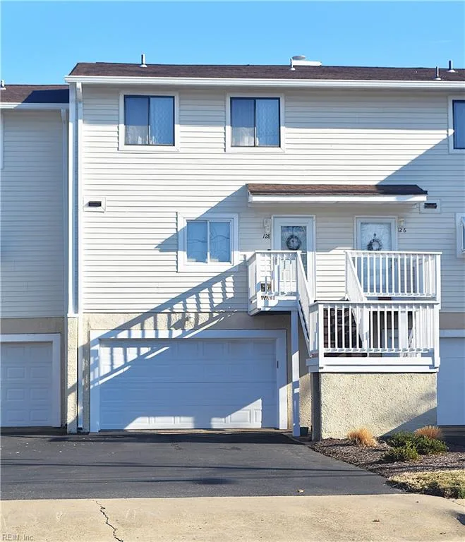 128 N First ST, Hampton — 2 bed Residential, 1,200 sqft