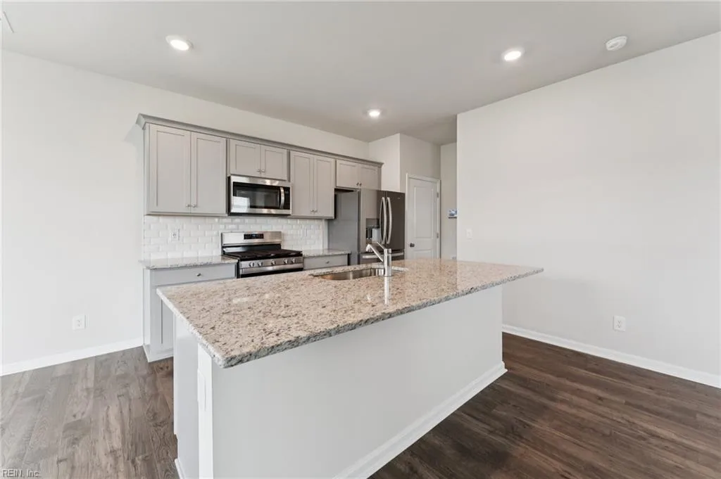 3039 Dalton CIR, SUFFOLK VA 23435 - Photo 4