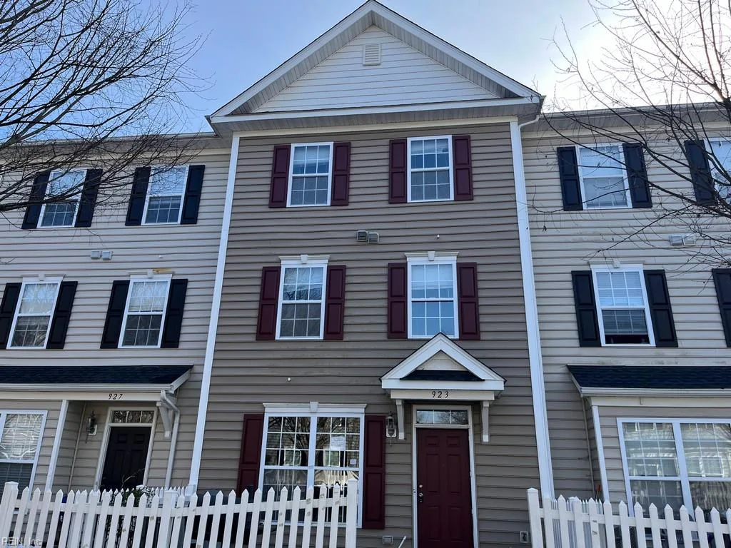 923 Teton CIR #110, Suffolk — 3 bed Residential, 1,800 sqft