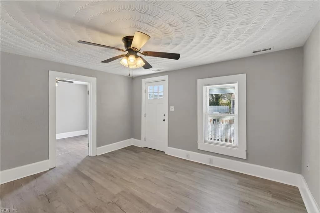 318 Hunter ST, SUFFOLK VA 23434 - Photo 3