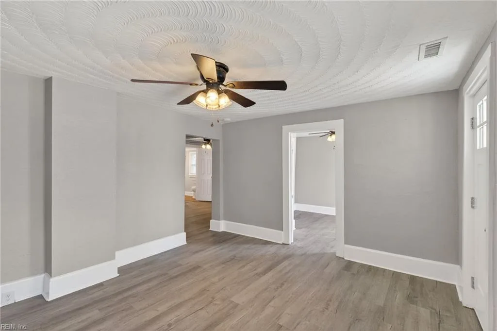 318 Hunter ST, SUFFOLK VA 23434 - Photo 4