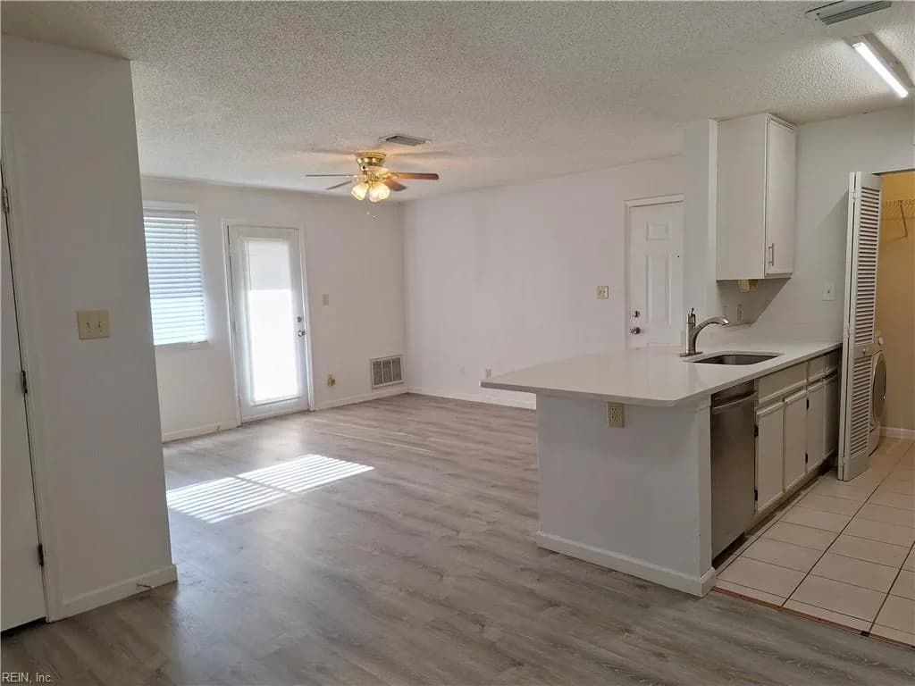 12851 Daybreak CIR, NEWPORTNEWS VA 23602 - Photo 4