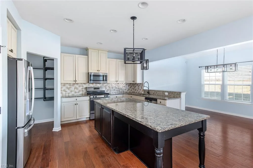 331 Spring Hill PL, SMITHFIELD VA 23430 - Photo 3