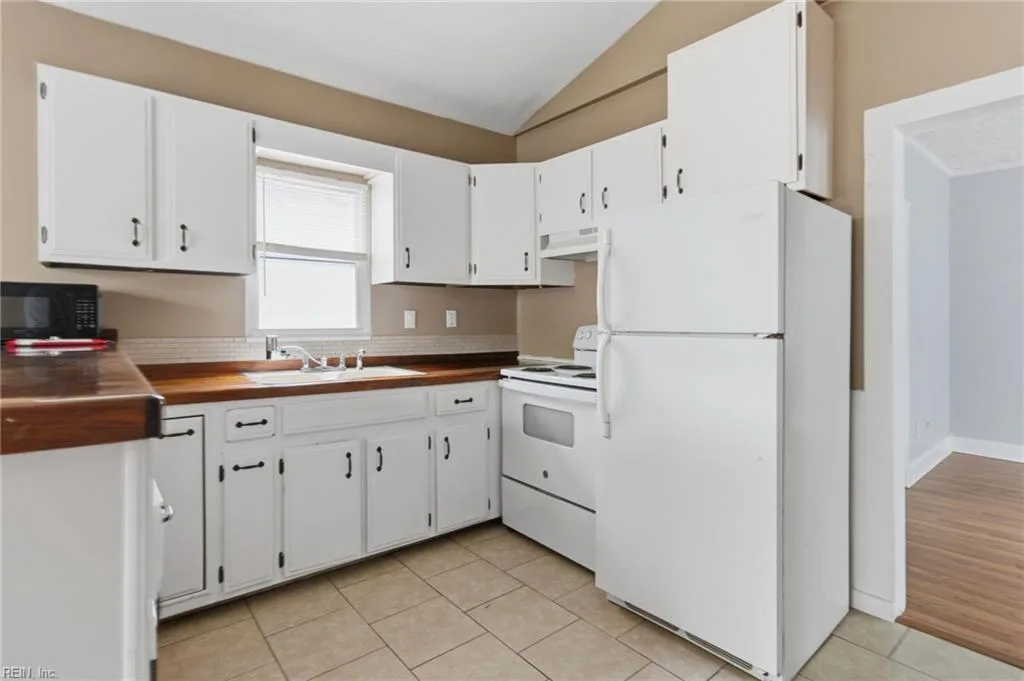 7 Central ST, HAMPTON VA 23663 - Photo 4