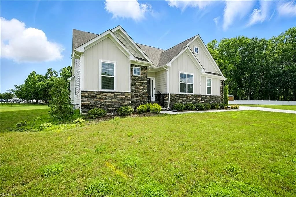 4315 Edgewater LN, Suffolk — 3 bed Residential, 2,723 sqft