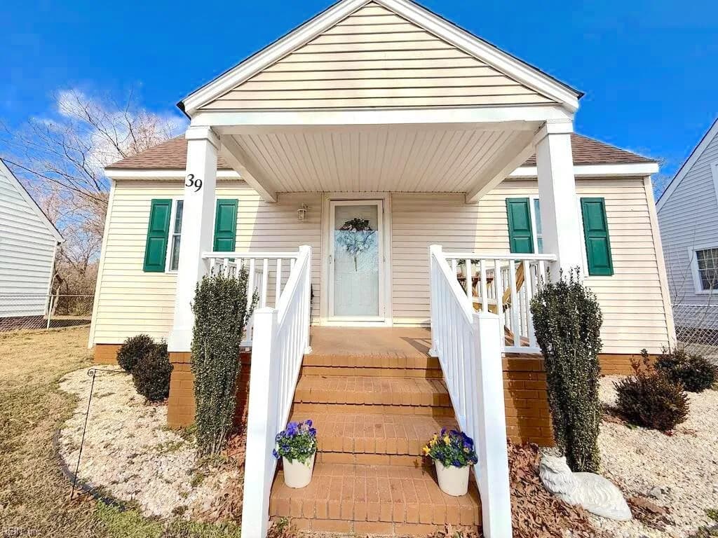 39 W Sunset RD, HAMPTON VA 23669 - Photo 2
