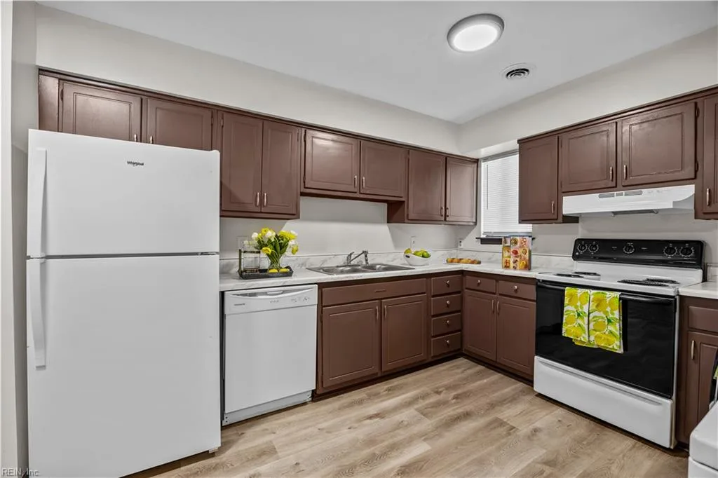 6417 Edward ST, Norfolk — 3 bed Residential, 1,248 sqft