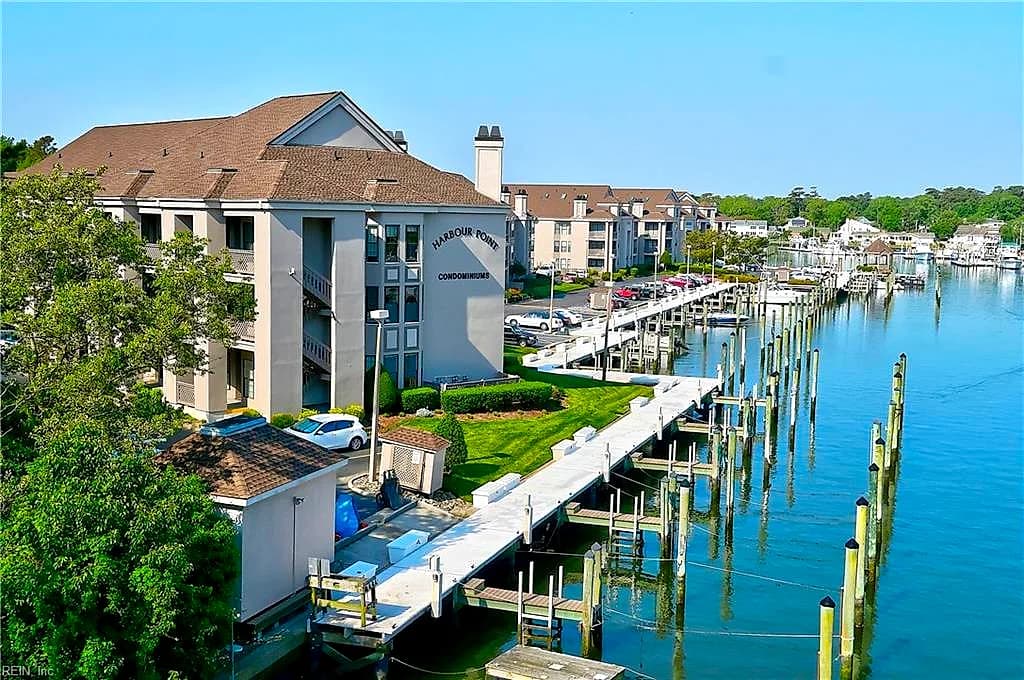 407 Harbour Pt PL #306, VIRGINIA BEACH VA 23451 - Main photo