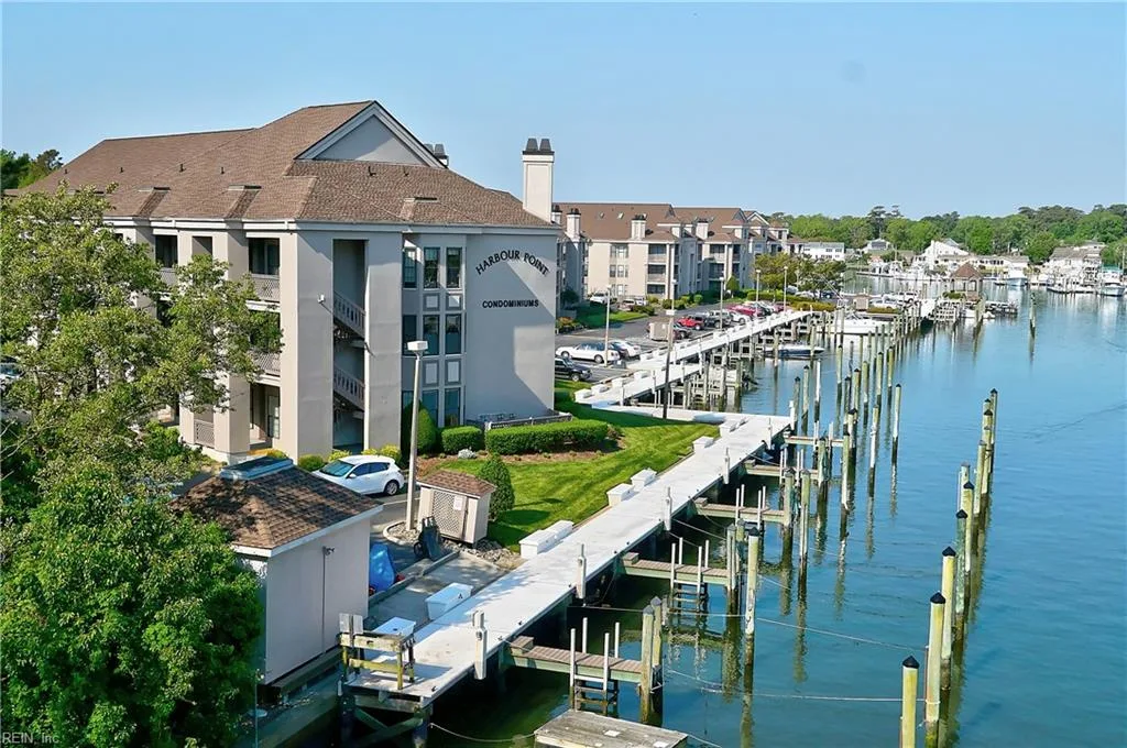 407 Harbour Pt PL #306, VIRGINIABEACH VA 23451