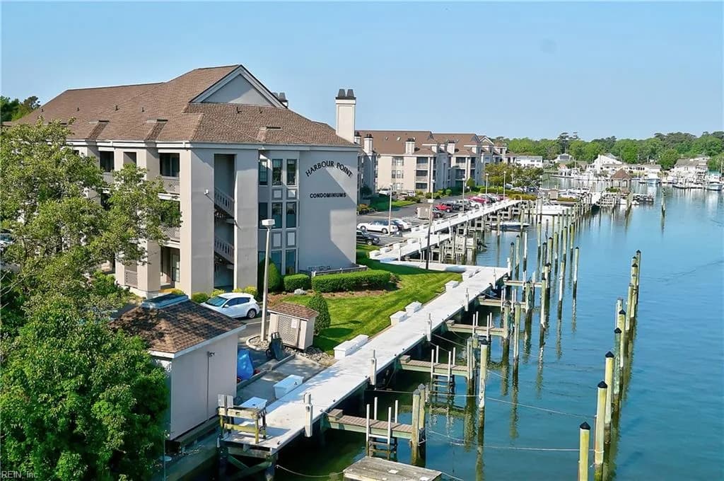 407 Harbour Pt PL #306, VIRGINIABEACH VA 23451 - Photo 2