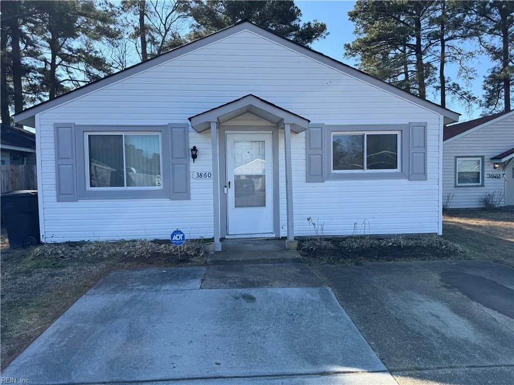 3860 Sugar Creek LN, PORTSMOUTH VA 23703 - Main photo