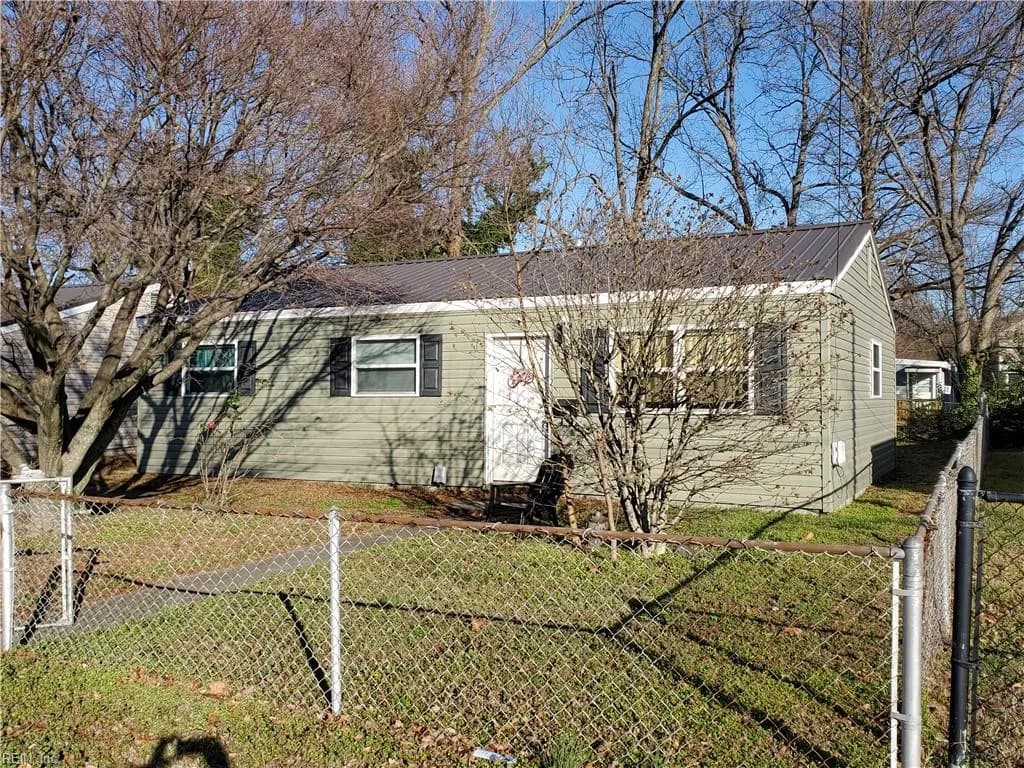 1406 W 39th ST, NORFOLK VA 23508 - Photo 2