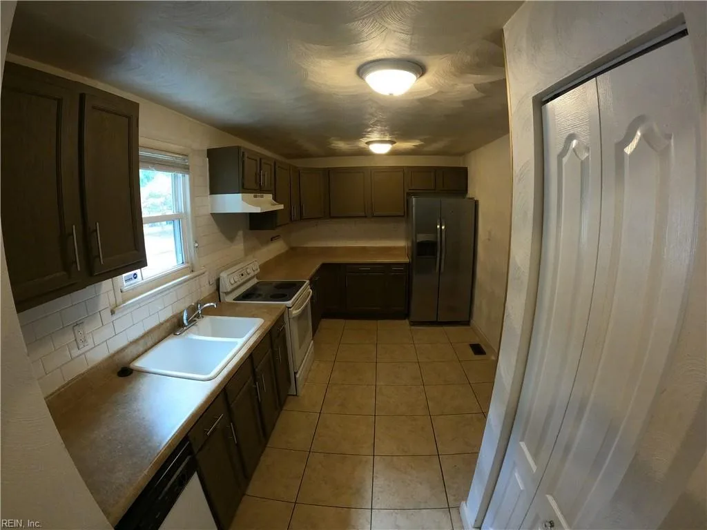 4000 Elkhorn AVE, NORFOLK VA 23508 - Photo 3