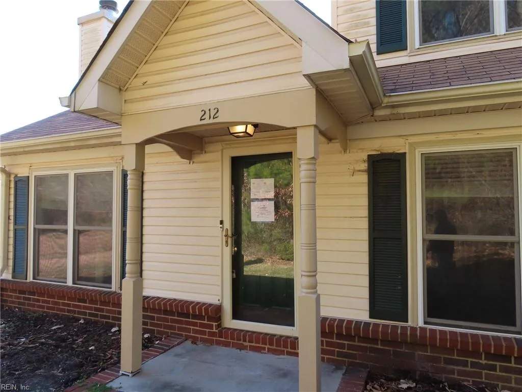 212 Burman Woods DR, HAMPTON VA 23666