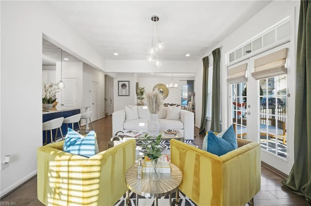 211 Ivystone RCH, Suffolk — 4 bed Residential, 2,286 sqft