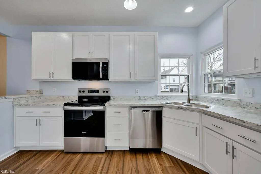 821 Gas Light LN, Virginia Beach — 2 bed Residential, 1,700 sqft